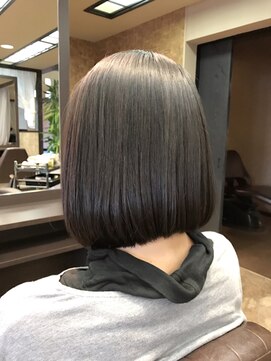 ナトゥーラ 岐阜(Natura) 内巻き前下がりボブ