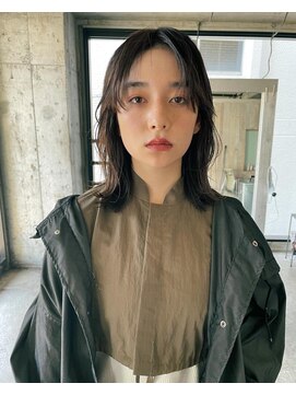 ノラジャーニー(NORA Journey) 【NORA  Journey】センターパートのミディアムウルフ