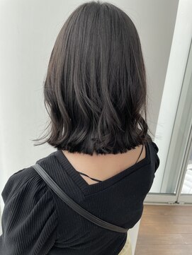 ザックラフィネ(ZACC raffine) ぷつっとラインのミディアムヘア