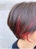 イヤリングカラーレッドショートボブ