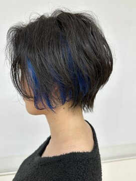 クオリス 上福岡店(QUALIS) 20代30代40代大人インナーカラーネイビーブルー耳掛け大人ボブ