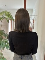 デン(den)&nbsp;オリーブグレージュ　ぷつっと鎖骨カット