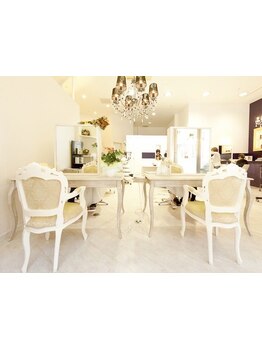 気張りせずに心地よくいられる、女性スタッフのみの美容室