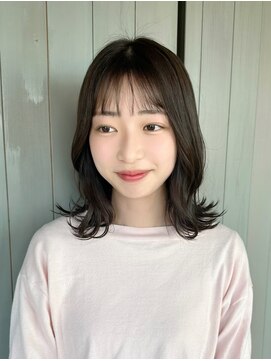 ルトワ(Lutowa) セミミディアム×レイヤーカット