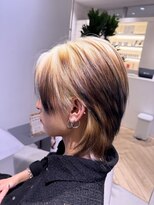 ステア ケース(stair case) 抜きっぱなしブリーチでブロンドを育てる