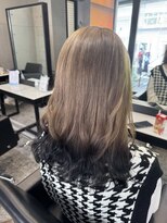 パヌポン(PANUPON)&nbsp;ベージュハイライトケアブリーチダブルカラーバレイヤージュ