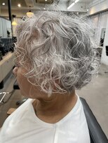 ユノ(juno) 【中目黒】グレイヘアくるくるパーマ☆ショートボブパーマ