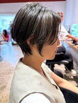 ナチュラル ヘアーデザイニング(Natural hair designing) 丸みは残しつつ甘すぎない、ちょっぴりモードな大人ショートボブ