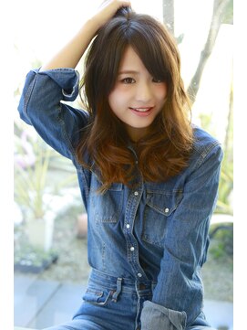 クラウン ヘアー(CLOWN hair) インナーカラーで魅せるセミロングスタイル