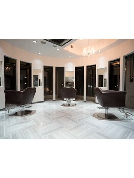 トリートメントは全てショートスパ付♪ラグジュアリーな空間で、ワンランク上のおもてなしをご提供。