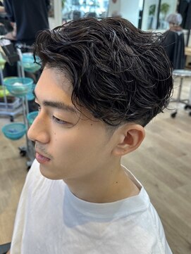 ウェイビーエフティフィフス 横浜西口(WAVEY ft.fifth) スペインカールラルフカールフェードカットメンズ外国人風パーマ