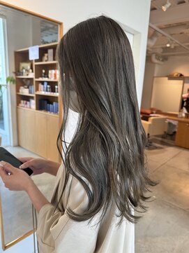 ハイネ(hyne) 赤み打ち消しオリーブ