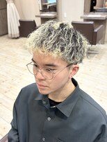 モップアップ(Mop up) 金髪パーマ