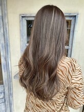 エイミーバイアフロート(amie  by afloat)&nbsp;立体感とツヤを両立するハイライトヘア◎