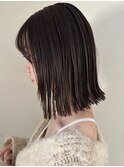切りっぱなし外ハネボブ艶暗髪シースルーバング
