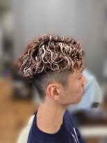 ベンケイ(HAIR AVENUE benkei)&nbsp;茶色×ホワイトメッシュ×スペインカール風ショート