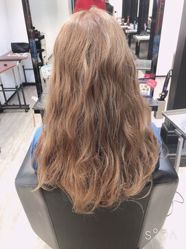 アレクサンドルオブカラーズカナザワ(ALEXANDRE OF COLORS KANAZAWA) 【ミルクティー】【波ウェーブ】【ヘアアレンジ】