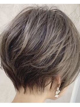 美容室マチルダ ハイライトボブ
