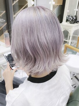 デイズ(days) ホワイトアッシュ/ホワイトカラー/切りっぱなしボブ