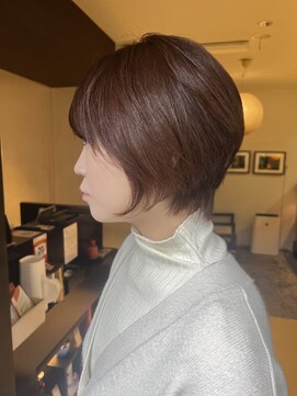 ララカ(Laraca) 前髪ありの前下がりショートボブ