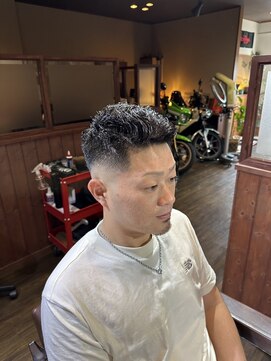 カットスペース キャロル(CUT SPACE CAROL) スキンフェード