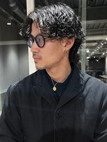 ノイ(noi)&nbsp;センターパートニュアンスパーマ刈り上げツーブロックメンズヘア