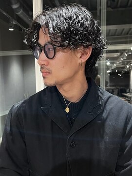 ノイ(noi) センターパートニュアンスパーマ刈り上げツーブロックメンズヘア