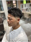 スキンフェード無造作パーマアップバングショート