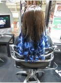 グラデーションカラー、アッシュブラウンからの毛先ブルー。