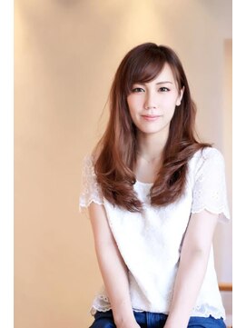 イーチ(EACH) 女子力高めのふんわりモテ巻き髪