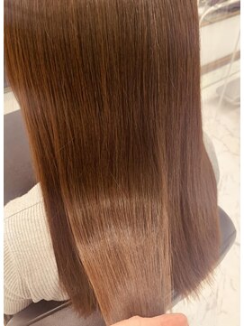 エスカーラ 表参道(THE ESCALA) ナチュラルレッドブラウンのサラ艶ヘアー【タビラマユミ】