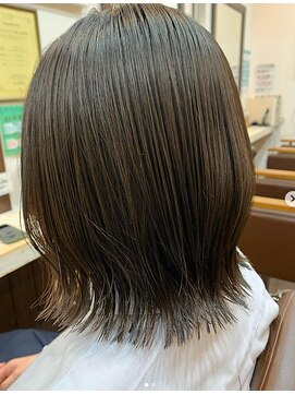 ヘアーショップアミティ 外ハネミディアム
