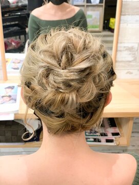 ヘアーアンドメイク ベニーレ(Hair&Make Venire) 結婚式や二次回にぴったりなきれいめヘアセット