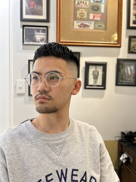 カムレイドフォーライフ(COMRADE 4 LIFE) スキンフェードクロップ　担当松尾