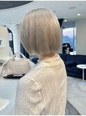 シルバーベージュ切りっぱなしボブ