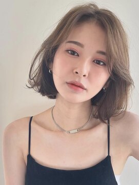 イヴォークトーキョーオーサカ(EVOKE TOKYO osaka) レイヤーボブ 似合わせカット 顔周り ベージュカラー 透明感