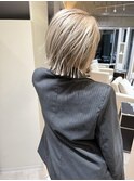 ホワイトパツっとボブ