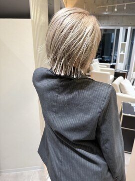 レム(Rem) ホワイトパツっとボブ