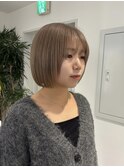 冬のミルクティーグレージュ／ぱつっとボブ
