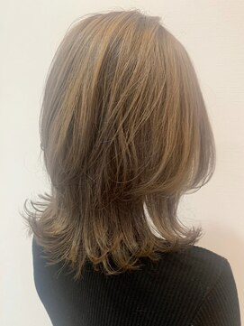 ヴィヴァーチェイルソーレ(VIVACE ilsole) 20代30代40代ミルクティベージュミディアムウルフ透明感