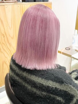 リラ バイ ミラ 新宿(LILA by MILA) ブリーチダブルカラー/前髪ありハイトーンボブ/新宿