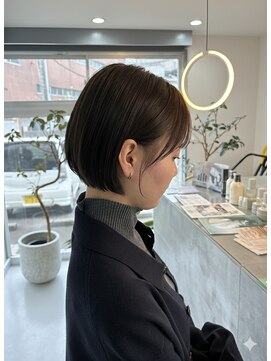 シーン(scene) 【丸みショートボブ】横顔美人をつくる、襟足のこだわり。