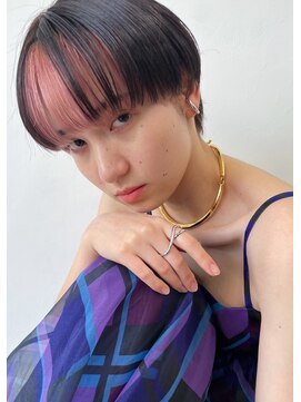 オーセン(Authen.) 黒髪×ピンクインナーカラーショート