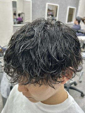 グロップ 町田(GLOP) 無造作束感メンズ波巻きパーマ