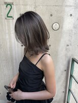 ニコ サガ(NIKO Saga)&nbsp;佐賀市/大人かわいいハッシュカット/レイヤーカット/寒色カラー