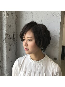 ティアトロアンドリミテバイティアトロ(teatro&limite by teatro) 女性らしさを交えたショートカット