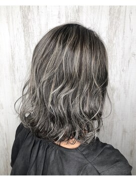 エムロード 深草店 ホワイトグレージュ