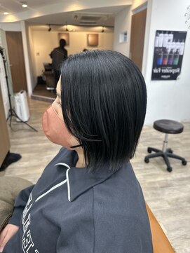 ルチナ 秦野(Lucina) 切りっぱなしボブ／外ハネ