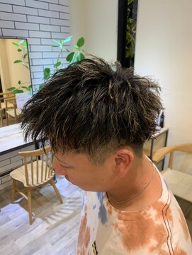 シフト(SHEEFT) メンズ 波巻きツイストスパイラルパーマ刈り上げカジュアル 暗髪