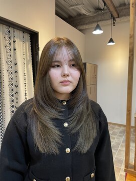 スターリバー(STAR RIVER) オリーブベージュ×レイヤースタイル